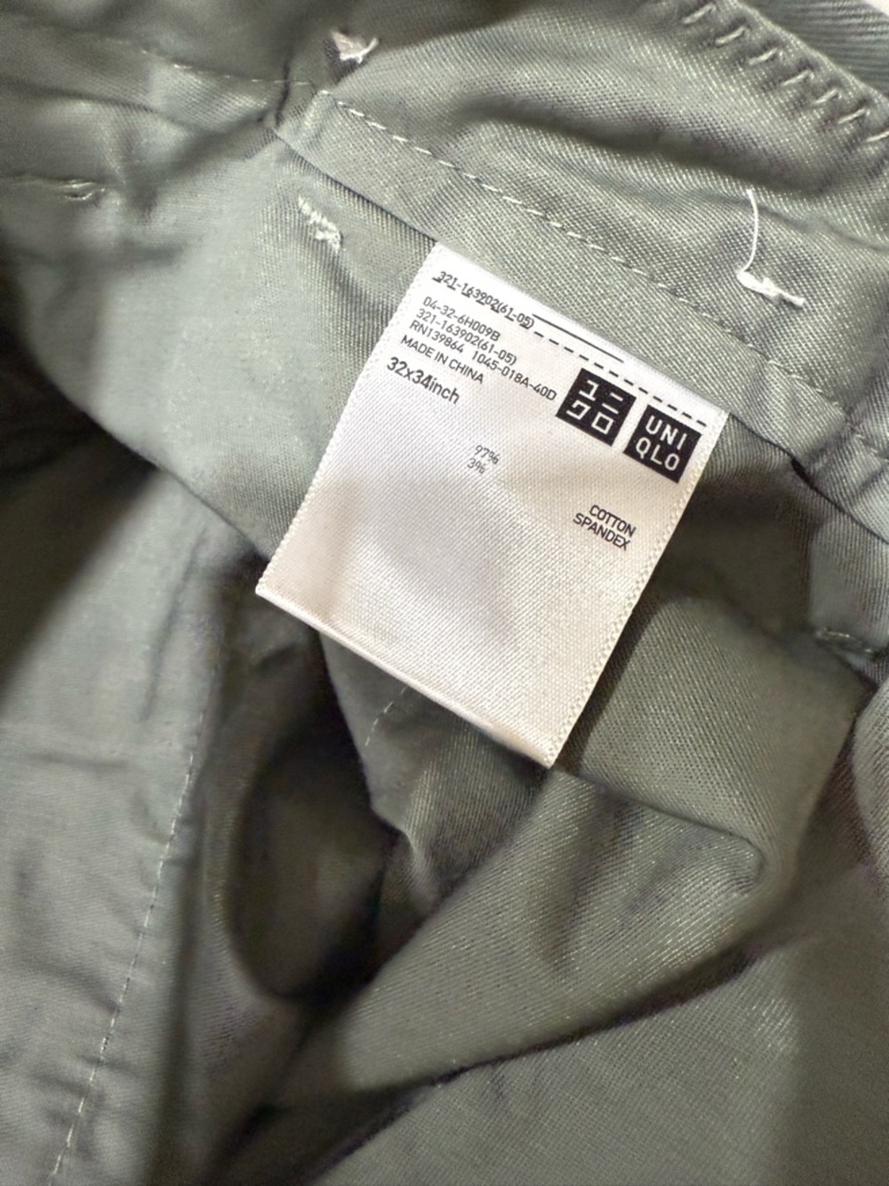 Uniqlo Men's Olive Chino Trousers - Picture 4 of 4